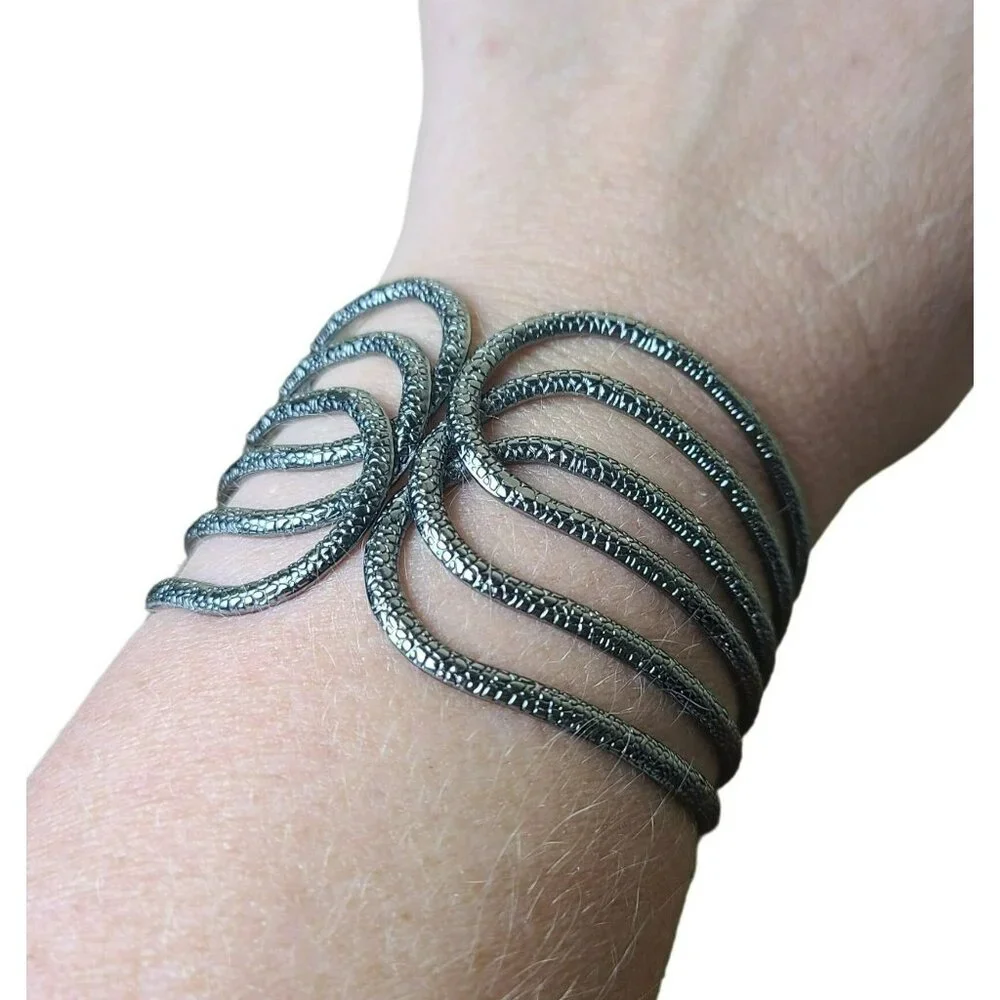 Antiqued Silver/Pewter-Tone Hammered Metal Wire Cuff Bracelet Fashion OSFM - Picture 1 of 9